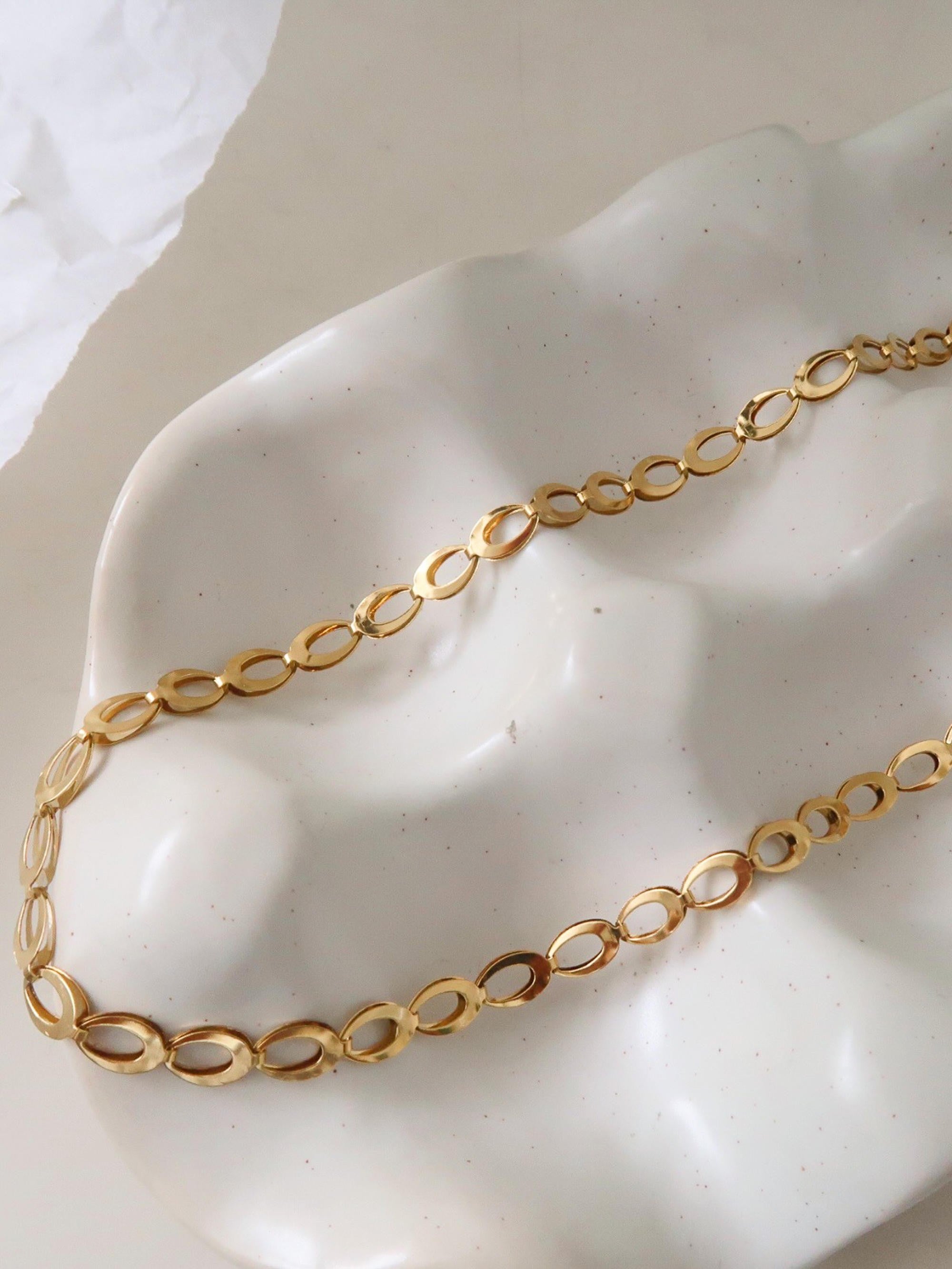 18k Gold Oval Link Chain Necklace