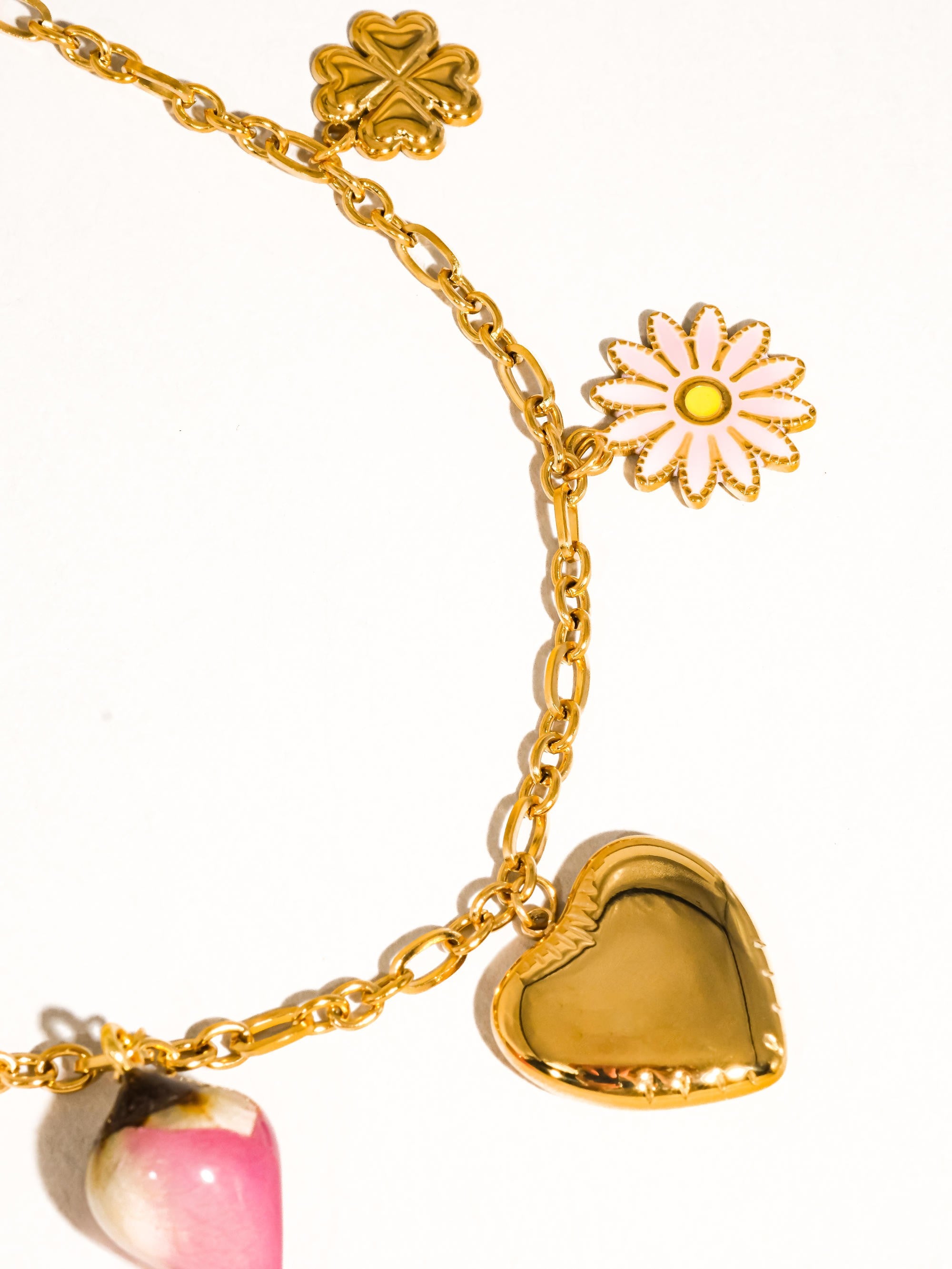 18k Gold Non-tarnish Vintage Floral Charm Necklace