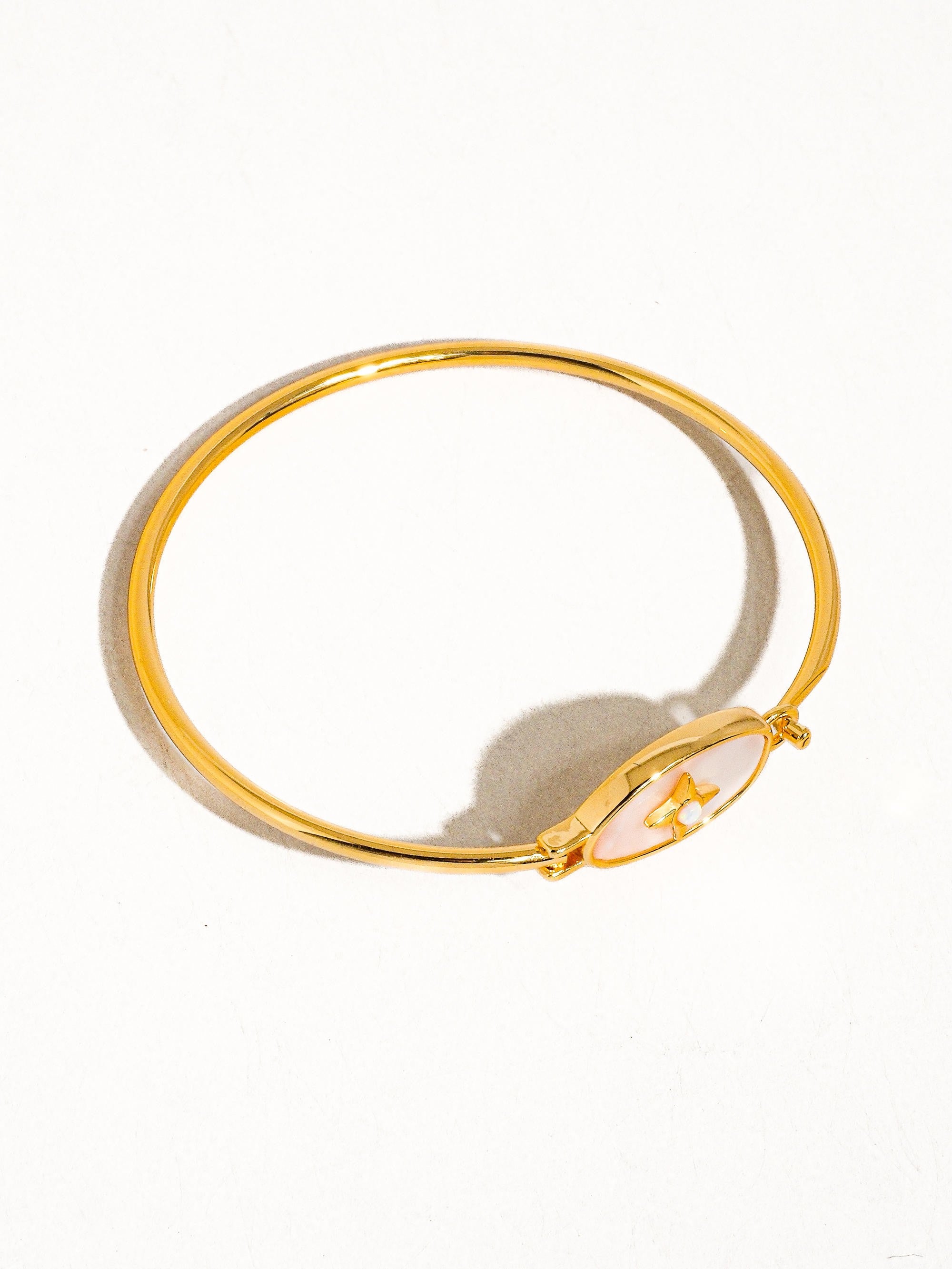 18k Gold Vintage Star Shell Bangle
