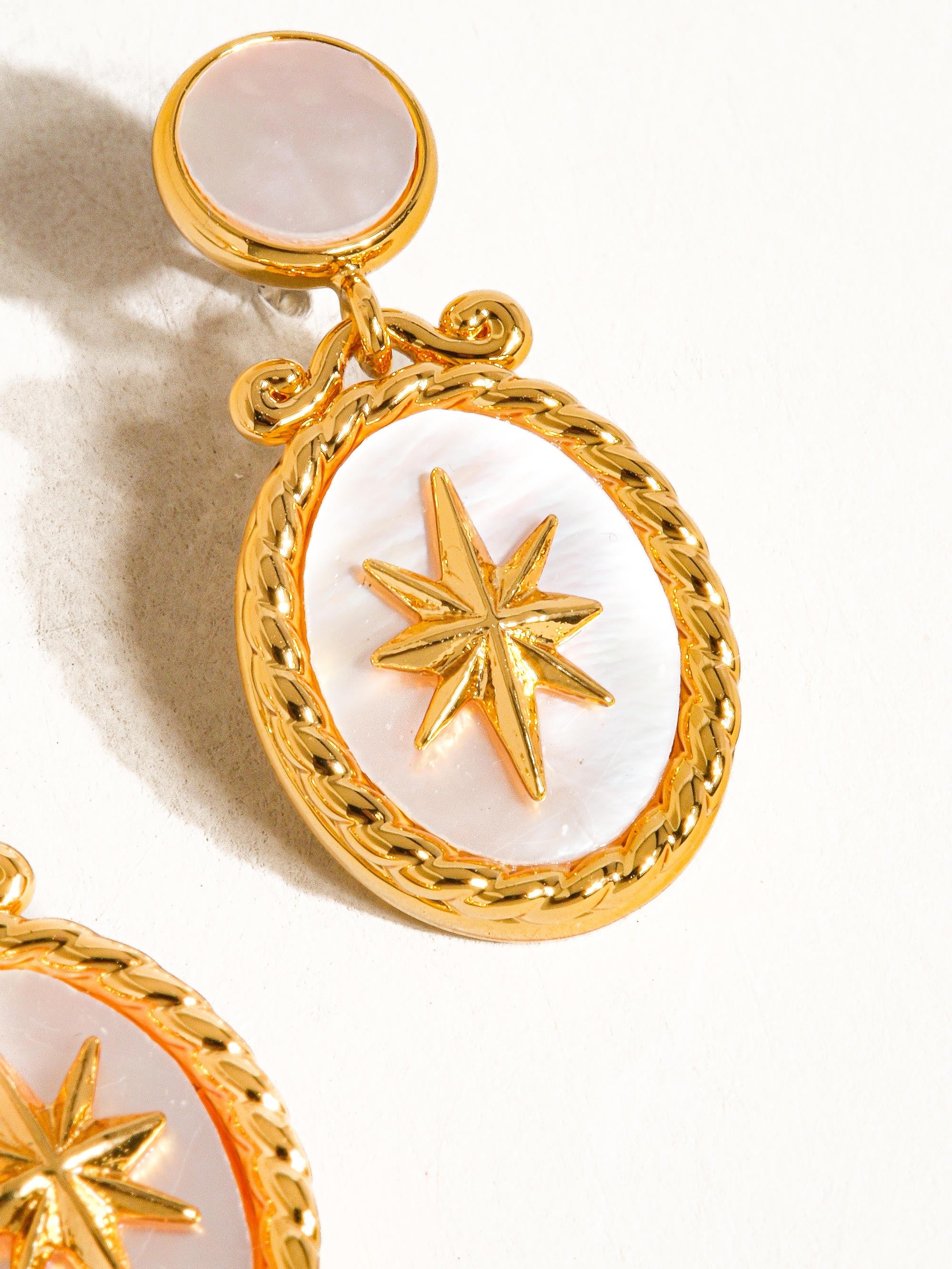 18k Gold Vintage Star Shell Earring