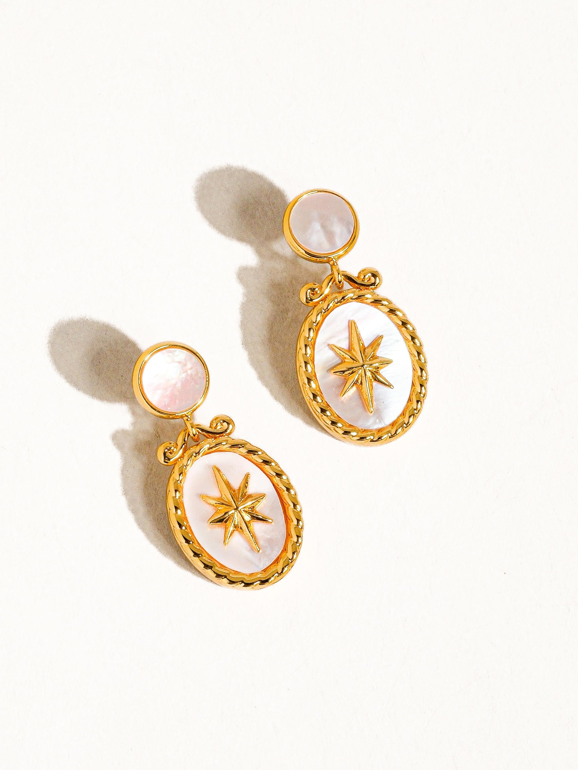 18k Gold Vintage Star Shell Earring