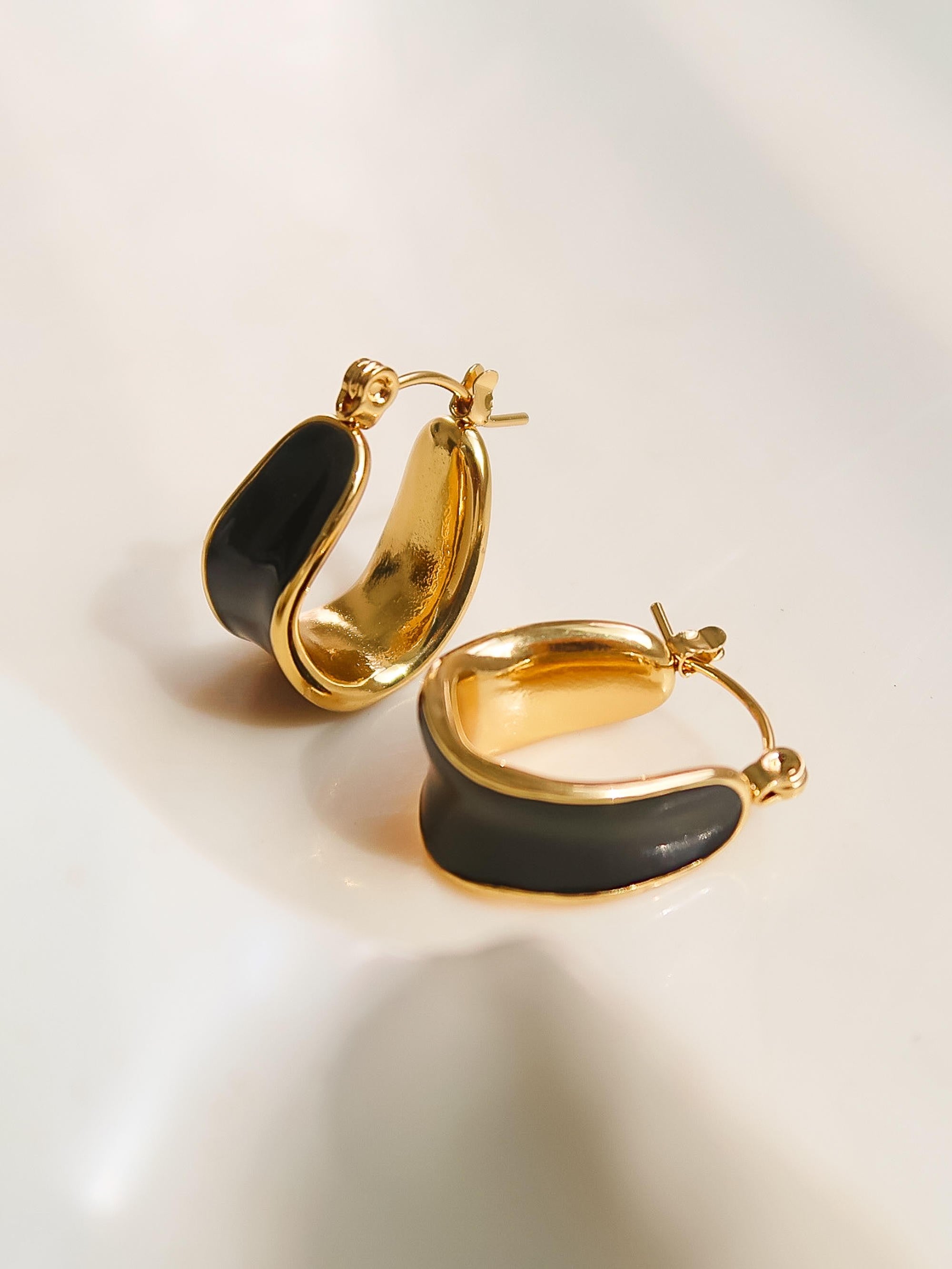 18k Gold Classic Hoop Earring
