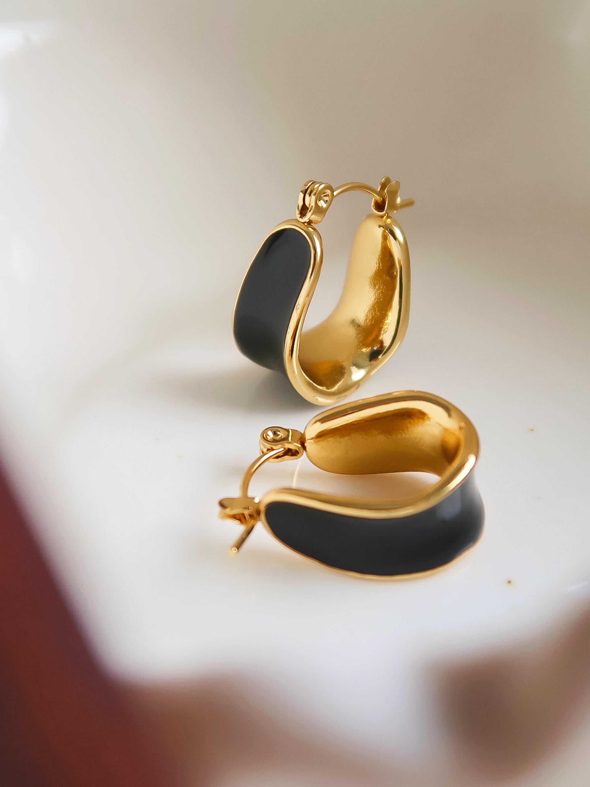 18k Gold Classic Hoop Earring