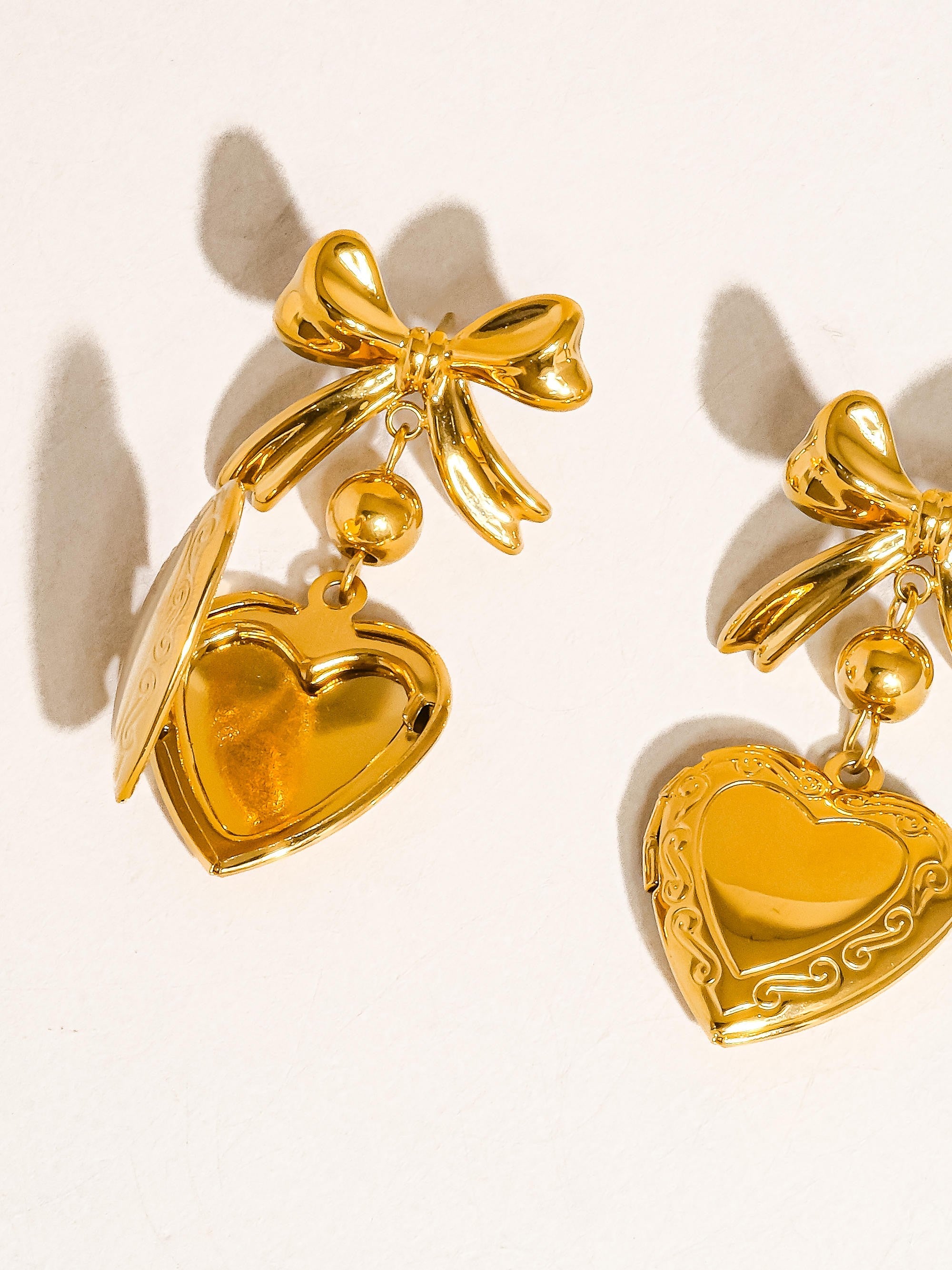 18k Heart And Bow Locket Earring
