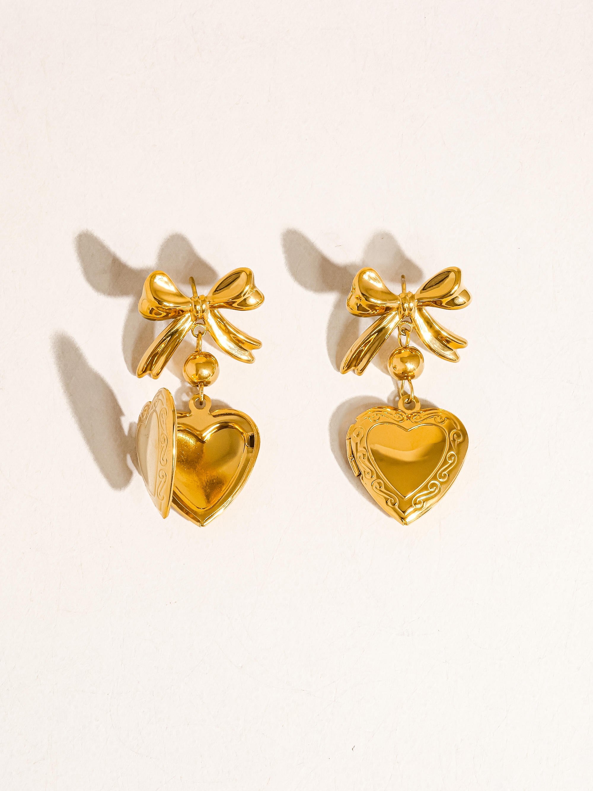 18k Heart And Bow Locket Earring