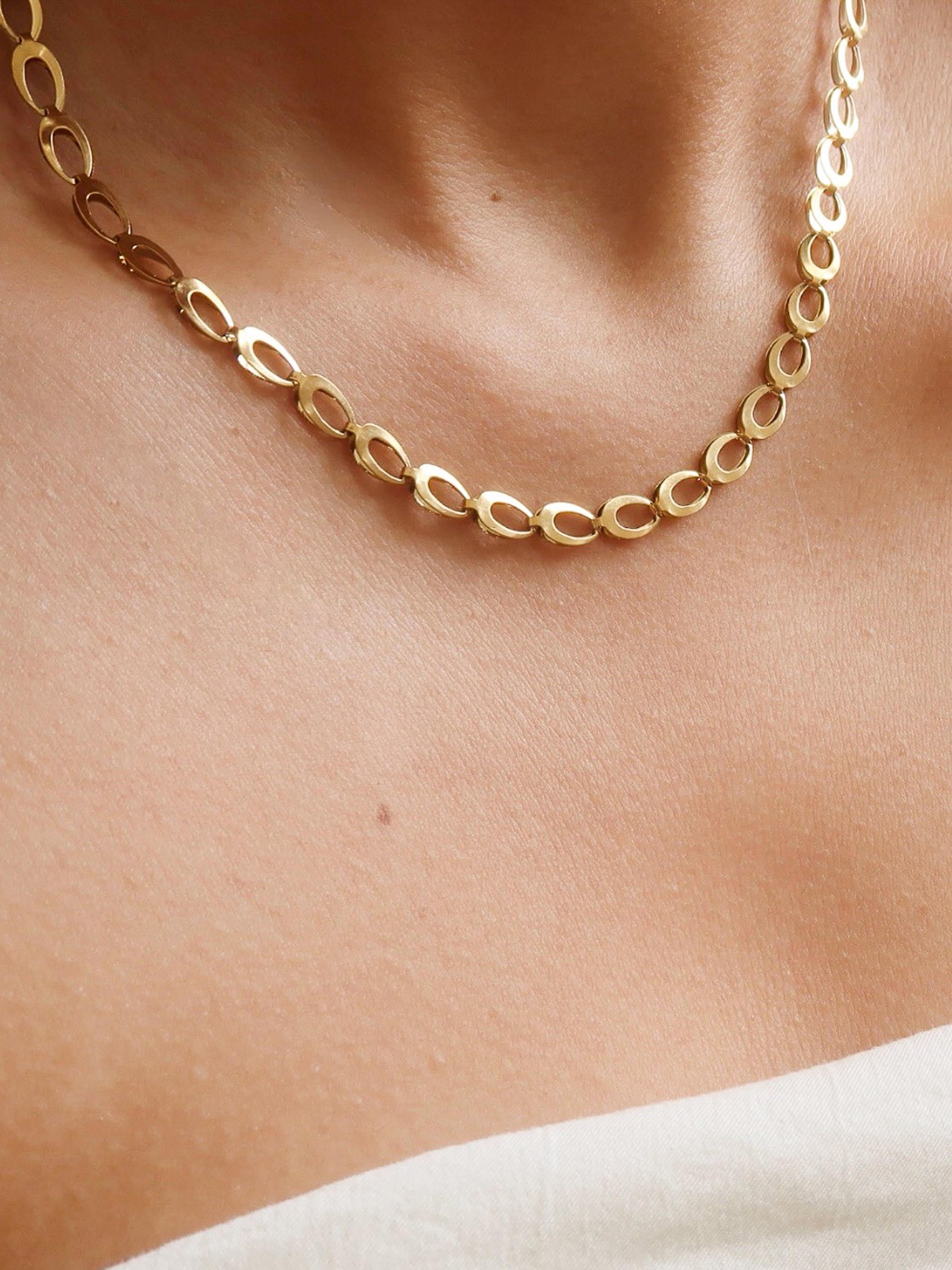18k Gold Oval Link Chain Necklace