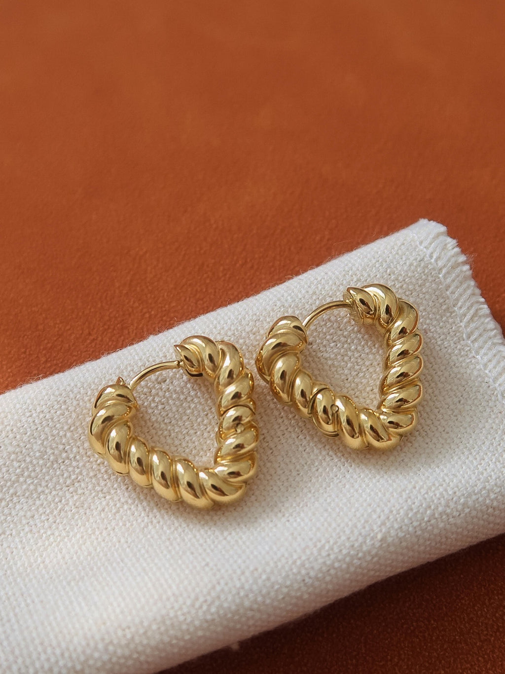 18k Gold Twisted Heart Hoop Earrings