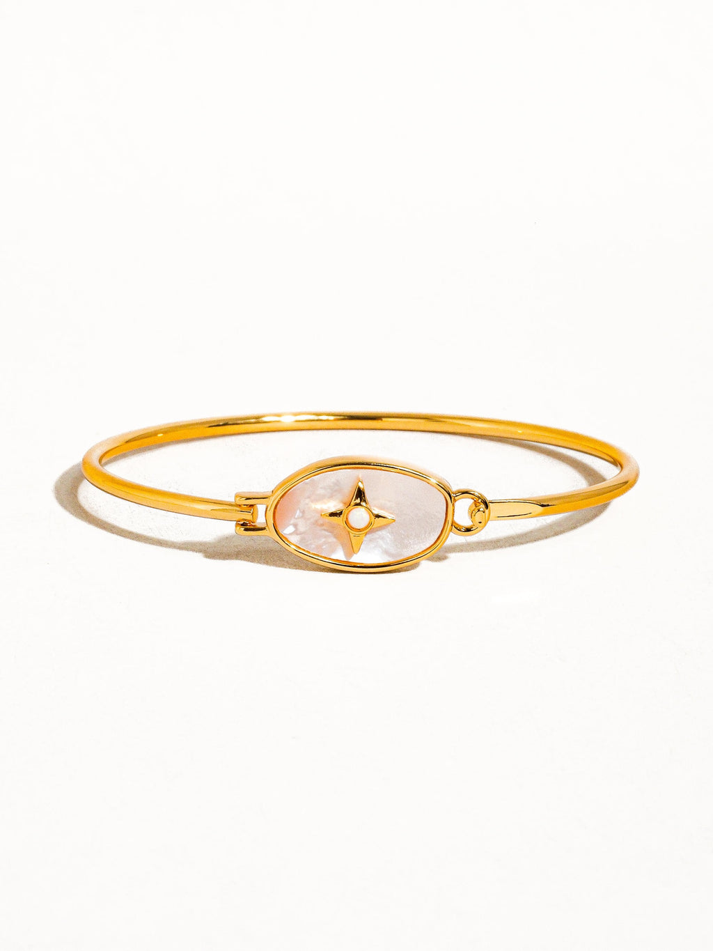 18k Gold Vintage Star Shell Bangle