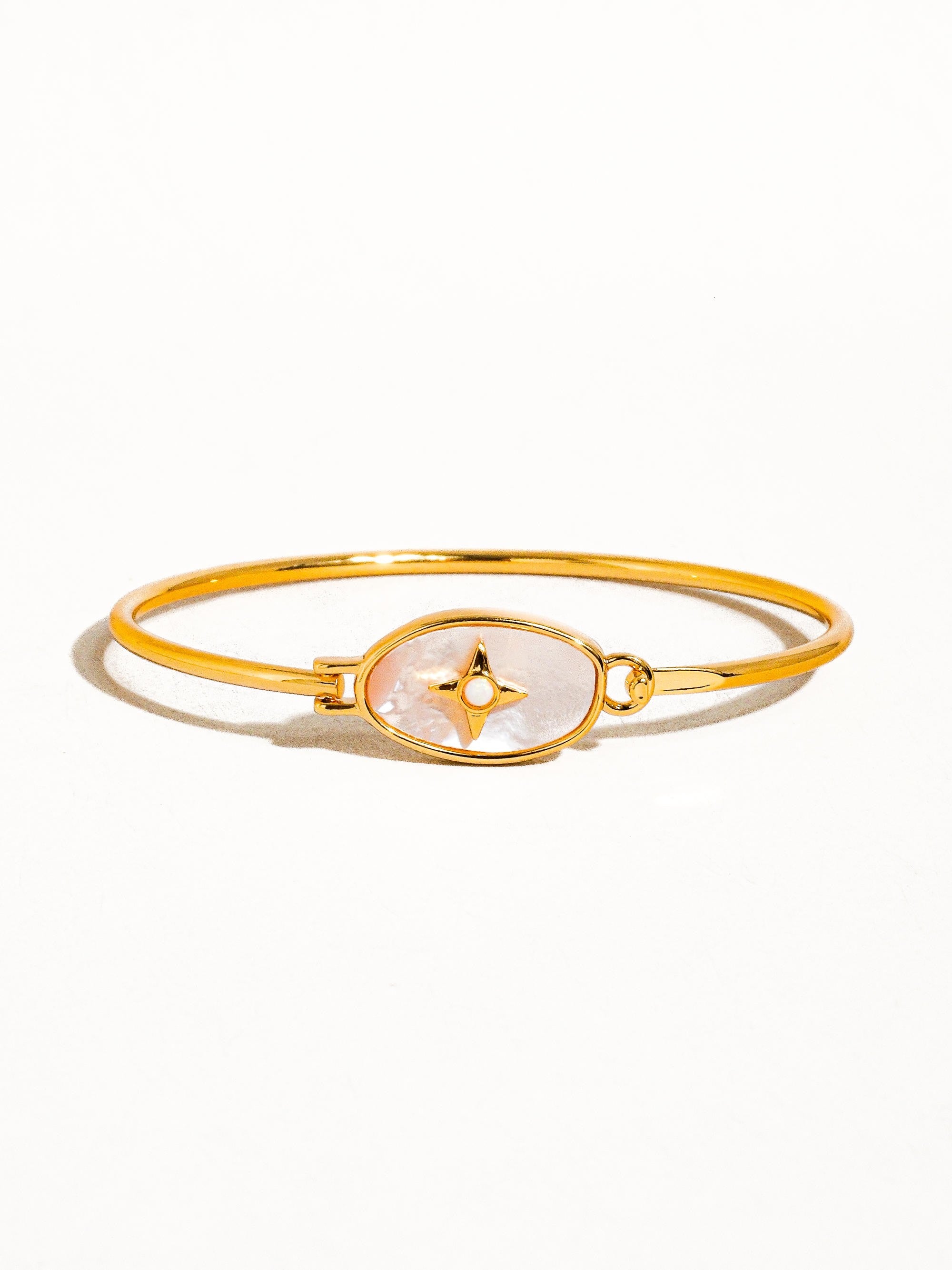 18k Gold Vintage Star Shell Bangle