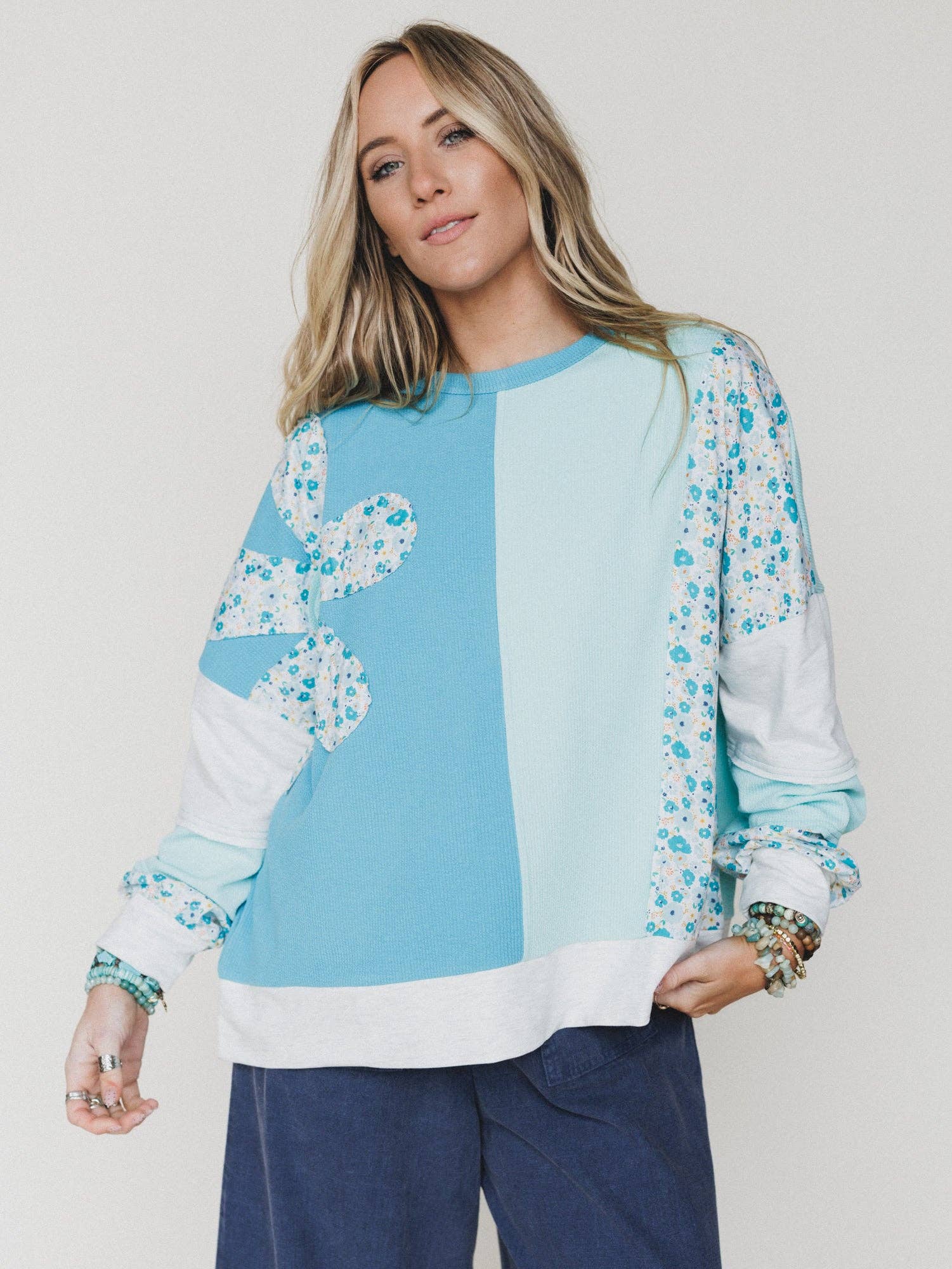 Pushing Daisies Pullover - Mint Aqua