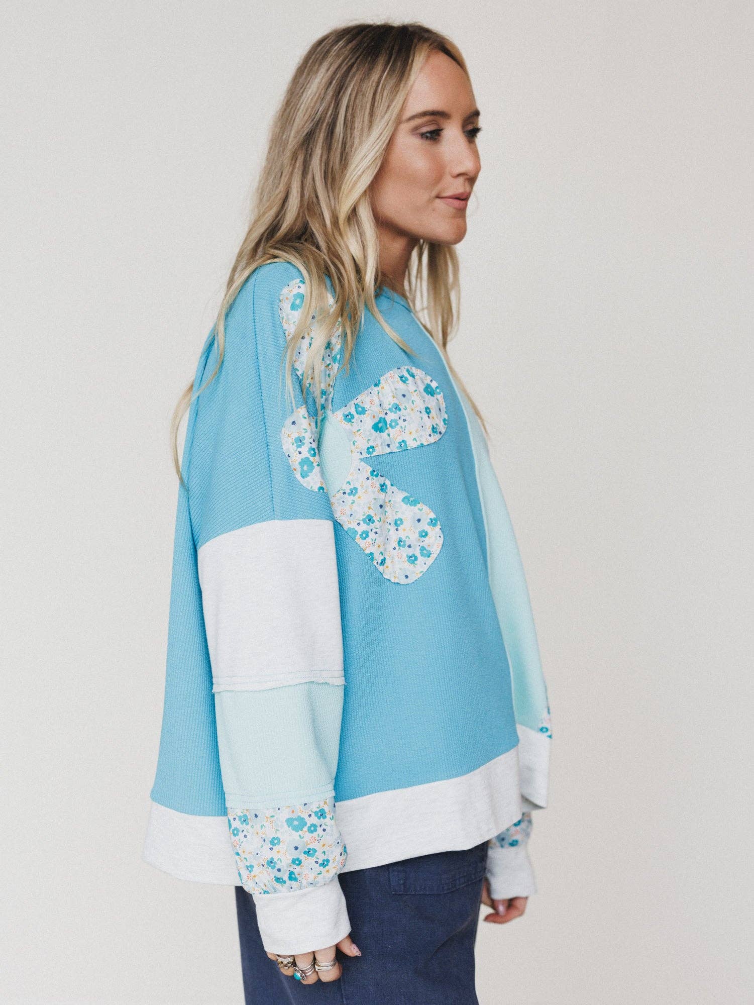 Pushing Daisies Pullover - Mint Aqua