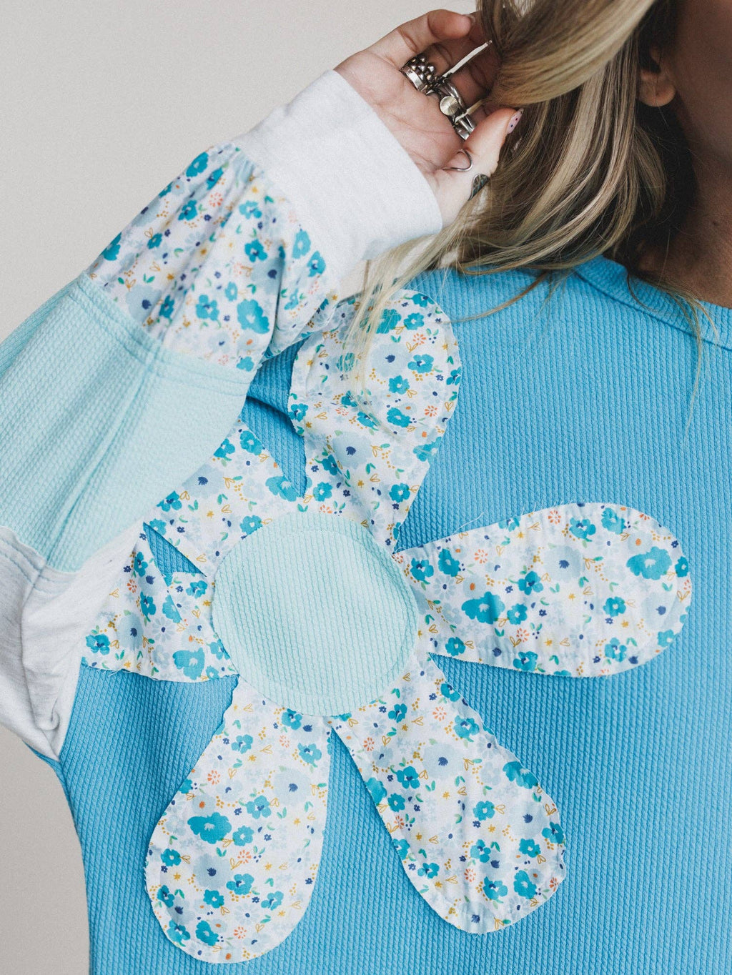Pushing Daisies Pullover - Mint Aqua