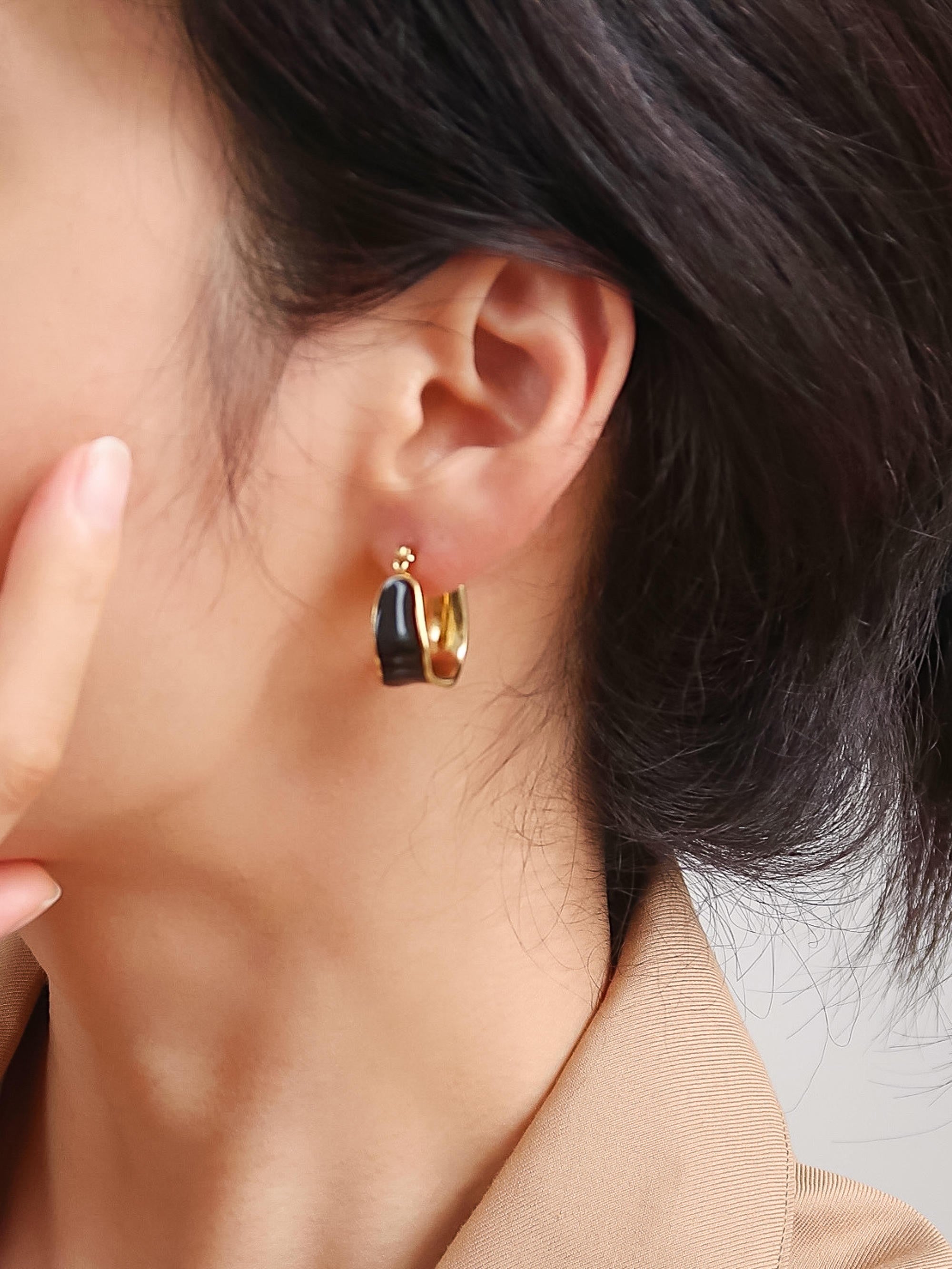 18k Gold Classic Hoop Earring