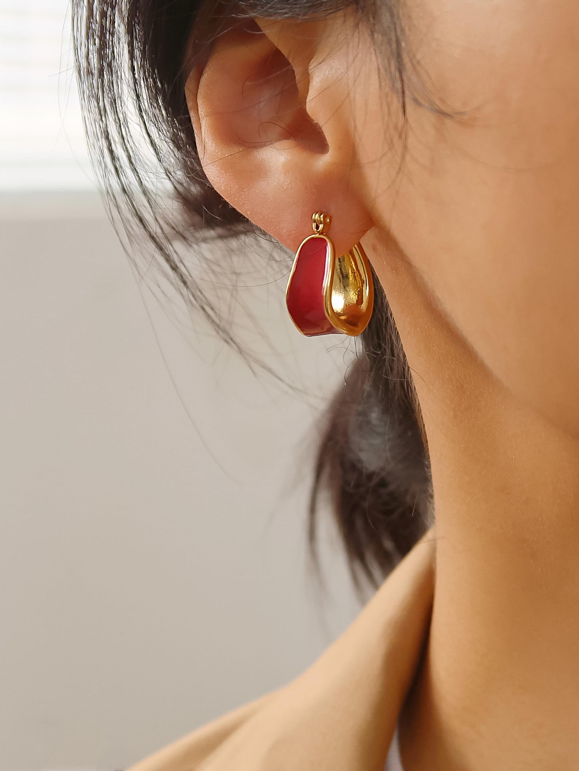Candide 18k Gold & Burgundy Classic Hoop Earring