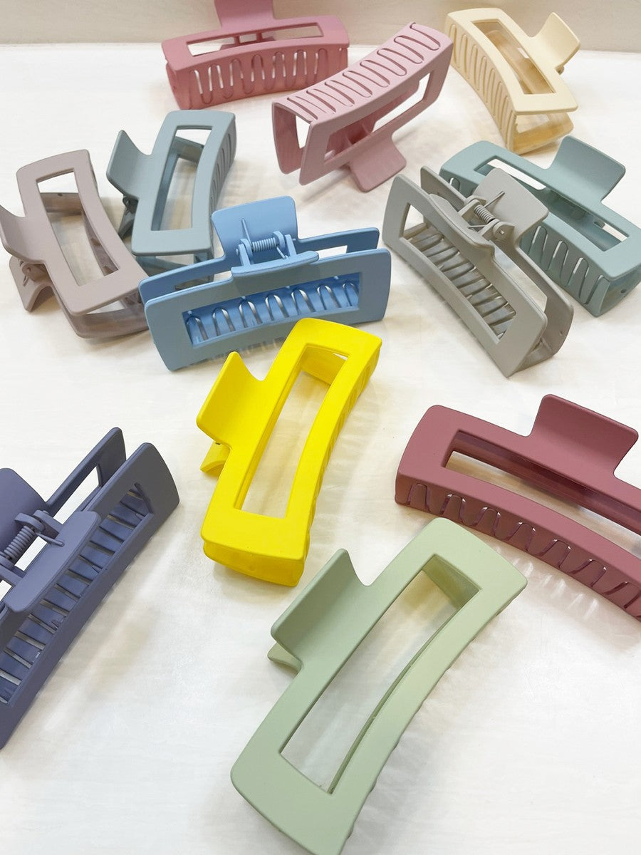 Matte Jumbo Cut Out Rectangle Hair Claw