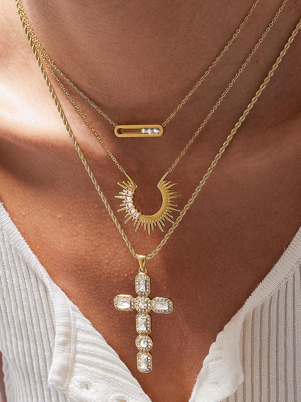 Yveline 18k Gold Bar Pendant Necklace